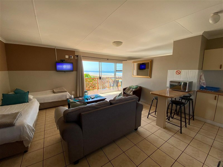 Family Room with Shower and Sea VIew b