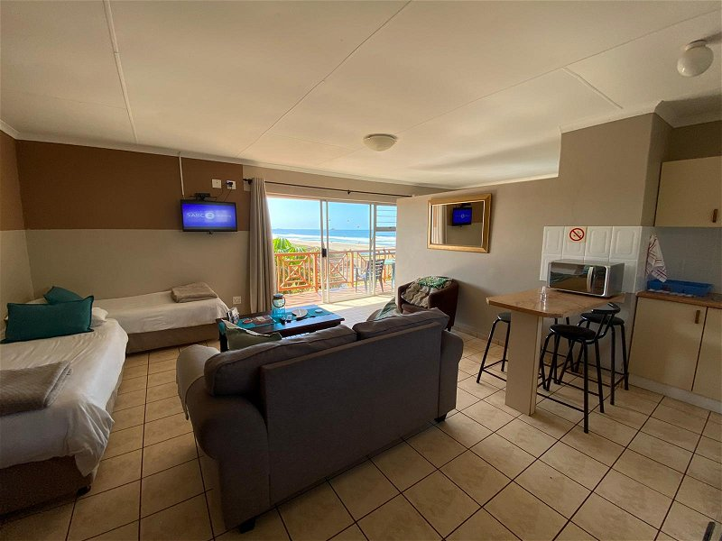 Family Room with Shower and Sea VIew b
